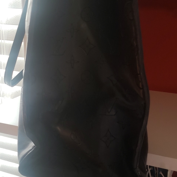 Handbags - Picture 3 of 6